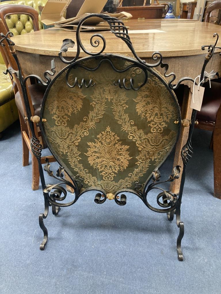 An Arts and Crafts wrought iron fire screen, width 60cm, height 83cm